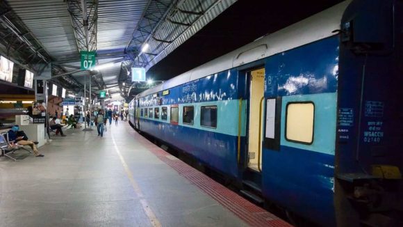 IRCTC Site Down: తత్కాల్ సర్వీస్ లేకున్నా.. అదే రోజు కన్ఫర్మ్ టికెట్ బుక్ చేసుకోవచ్చు, ఎలాగంటే!