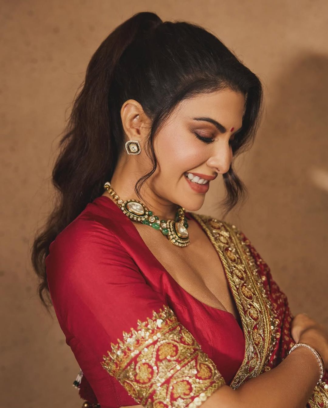 Jacqueline Fernandez: పండుగ పూట కూడా గ్లామర్ విందు వడ్డిస్తున్న జాక్వెలిన్!