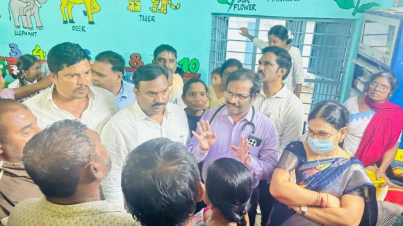 Jangaon District: విద్యార్థులందరూ భోజనం చేశాక సాంబార్లో బల్లి ప్రత్యక్షం.. జనగామ జిల్లాలో ఘటన Jangaon District: విద్యార్థులందరూ భోజనం చేశాక సాంబార్లో బల్లి ప్రత్యక్షం.. జనగామ జిల్లాలో ఘటన