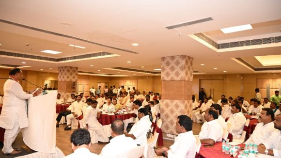 Jubilee Hills: జూబ్లీహిల్స్ ఉపఎన్నికలు.. గెలుపు వార్ వన్ సైడే: మహేష్ కుమార్ గౌడ్ Jubilee Hills: జూబ్లీహిల్స్ ఉపఎన్నికలు.. గెలుపు వార్ వన్ సైడే: మహేష్ కుమార్ గౌడ్