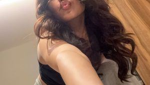 Malavika Sharma: డిఫరెంట్‌ ఫోజులతో హీటెక్కిస్తున్న హాట్‌ బ్యూటీ మాళవిక శర్మ