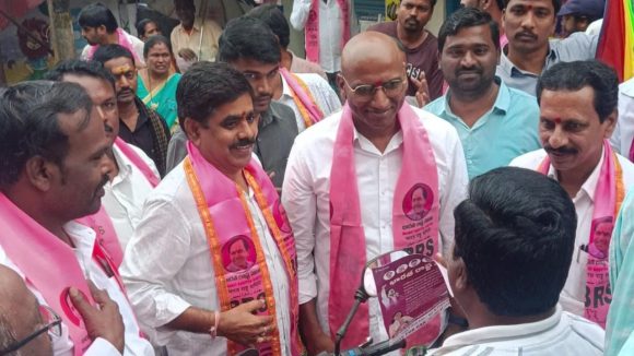 RS Praveen Kumar: జూబ్లీహిల్స్ ఉపఎన్నికలు.. నవీన్ యాదవ్పై ఆర్ఎస్ ప్రవీణ్ కుమార్ ఫైర్ RS Praveen Kumar: జూబ్లీహిల్స్ ఉపఎన్నికలు.. నవీన్ యాదవ్పై ఆర్ఎస్ ప్రవీణ్ కుమార్ ఫైర్
