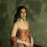 Raashii Khanna : ట్రెడిషినల్ లుక్ లో రాశి ఖన్నా ఎంత క్యూట్ ఉందో.. కుర్రాళ్ళు ఏమైపోతారో..