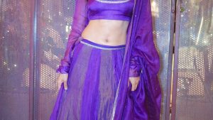 Shalini Pandey: బ్యాక్ అందాలతో గిలిగింతలు పెడుతున్న అర్జున్ రెడ్డి బ్యూటీ!