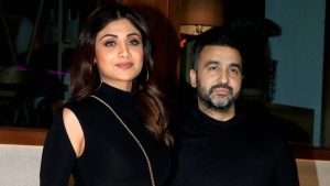 Shilpa Shetty: లుకౌట్ నోటీసుల వేళ విదేశాలకు పయనమైన శిల్పా శెట్టి జంట.. వేటు తప్పదా?