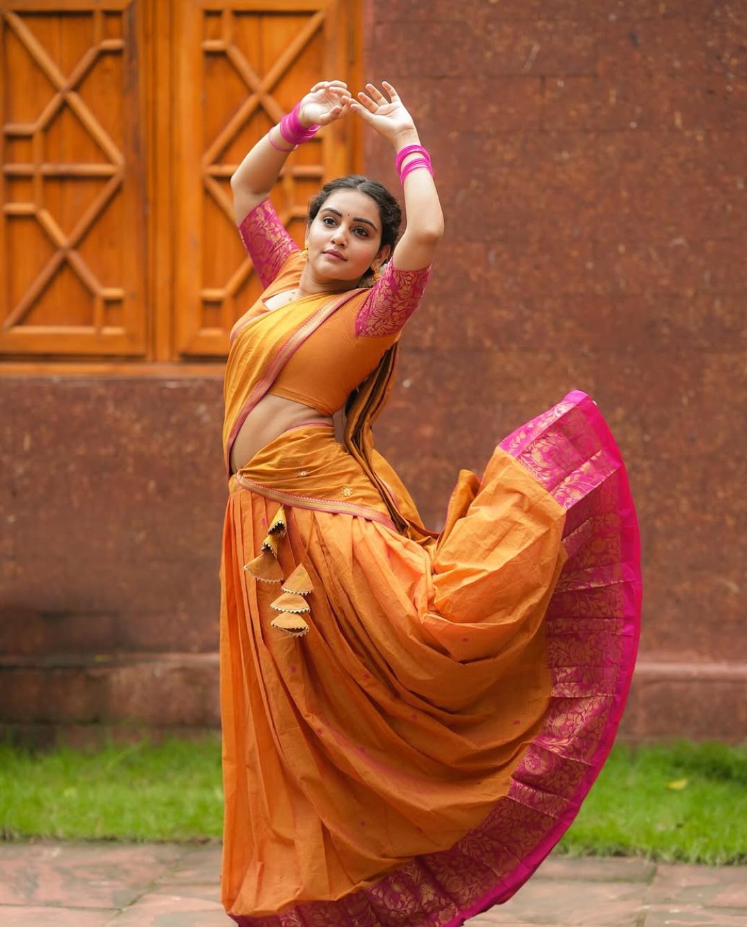 Soniya Singh: నడుము మడతలతో చెమటలు పట్టిస్తున్న సోనియా..