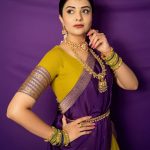 SreeMukhi: అసలైన తెలుగింటి ఆడపిల్లలా.. ఆకట్టుకుంటున్న రాములమ్మ గెటప్!