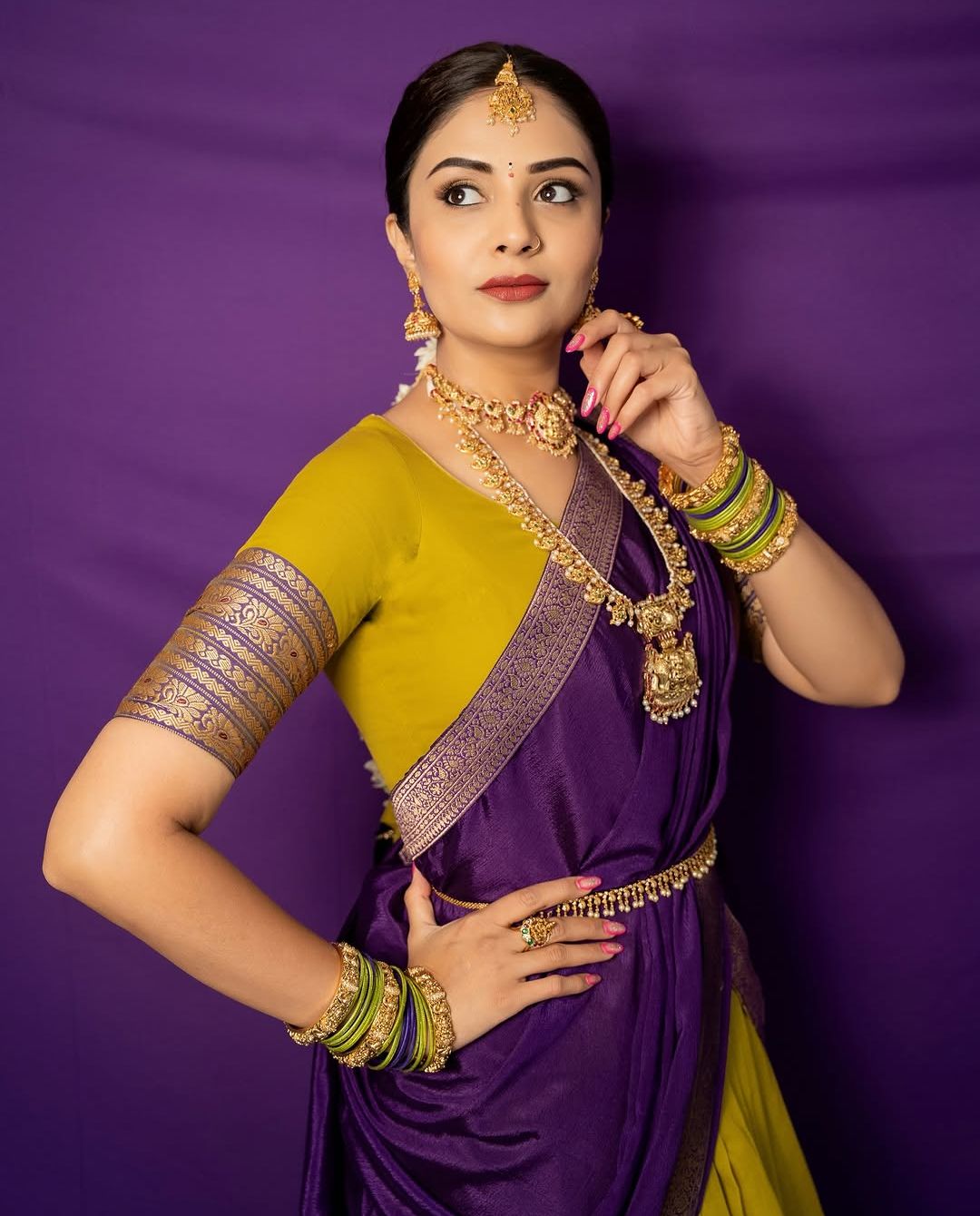 SreeMukhi: అసలైన తెలుగింటి ఆడపిల్లలా.. ఆకట్టుకుంటున్న రాములమ్మ గెటప్!