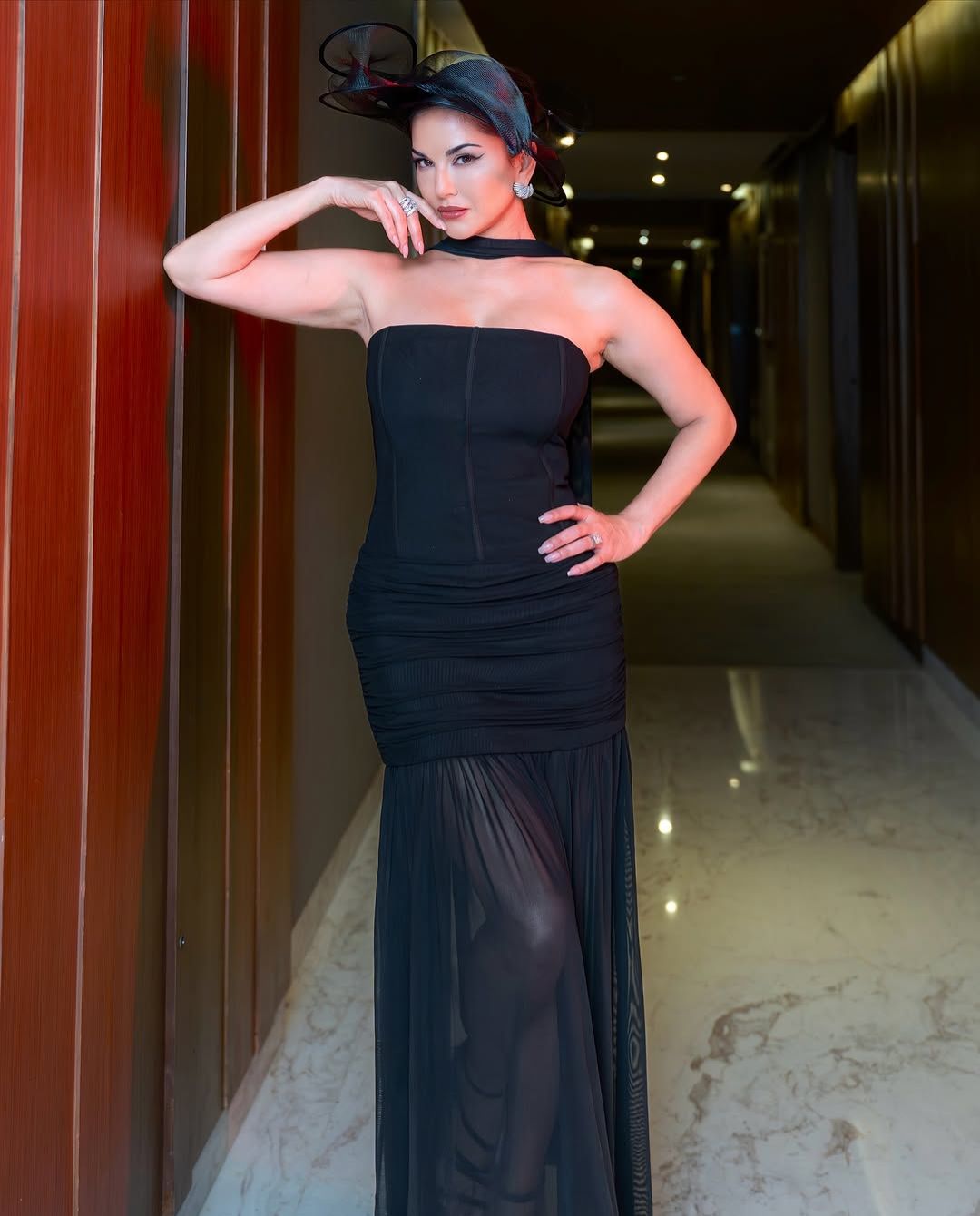 Sunny leone: గ్లామర్ తో చెమటలు పట్టిస్తున్న సన్నీ లియోన్..