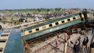 Pakistan Train Blast: పాకిస్థాన్‌లో పేలుళ్లు.. పట్టాలు తప్పిన రైలు