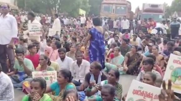 Fishermen Vs Police: హై టెన్షన్.. అనకాపల్లి హైవే క్లోజ్! మత్స్యకారులు  Vs పోలీసులు