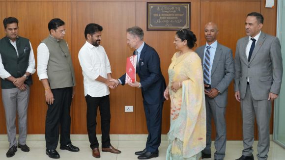 Telangana Pharma Hub: ఫార్మా ఇండస్ట్రీలో మరో మైలురాయి.. హైదరాబాద్ నుంచే ప్రపంచ స్థాయి ఔషదాల తయారీ