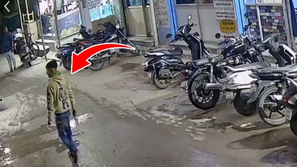 Rowdy Sheeter: కత్తితో రౌడీ షీటర్ వీరంగం.. పరిగెత్తించి.. పరిగెత్తించి