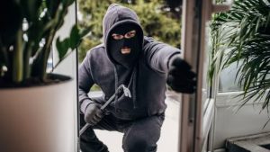 Tirupati Robbery: తిరుపతిలో భారీ చోరీ.. 15 తులాల బంగారం, 10 కిలోల వెండి మాయం