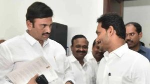 Jagan Vs RRR: ఇంట్లో కూర్చుని మాట్లాడితే కుదరదు.. ఏదైనా ఉంటే అసెంబ్లీలో చూసుకో