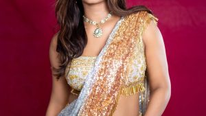 Vishnu Priya: జిగేల్ రాణిలా మెరిసిపోతున్న విష్ణుప్రియ.. నడుము వయ్యారాలు చూపిస్తూ!