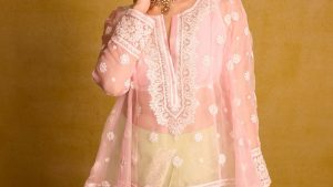 Alia Bhatt: దీపావళి స్పెషల్‌.. వెరైటీ లుక్‌తో అట్రాక్ట్‌ చేస్తున్న ఆలియా భట్‌