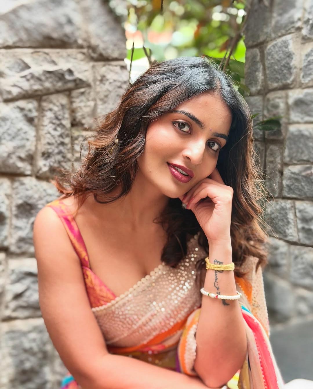 Ananya Nagalla: అనన్య నాగళ్ల స్టన్నింగ్‌ లుక్‌.. కలర్‌ఫుల్‌ శారీలో ఘాటు ఫోజులతో మతిపోగోడుతున్న ముద్దుగుమ్మ