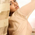 Anupama ParameswRan : చూపులతోనే చంపేస్తున్న లిల్లి.. ఎంత క్యూట్ గా ఉందో..