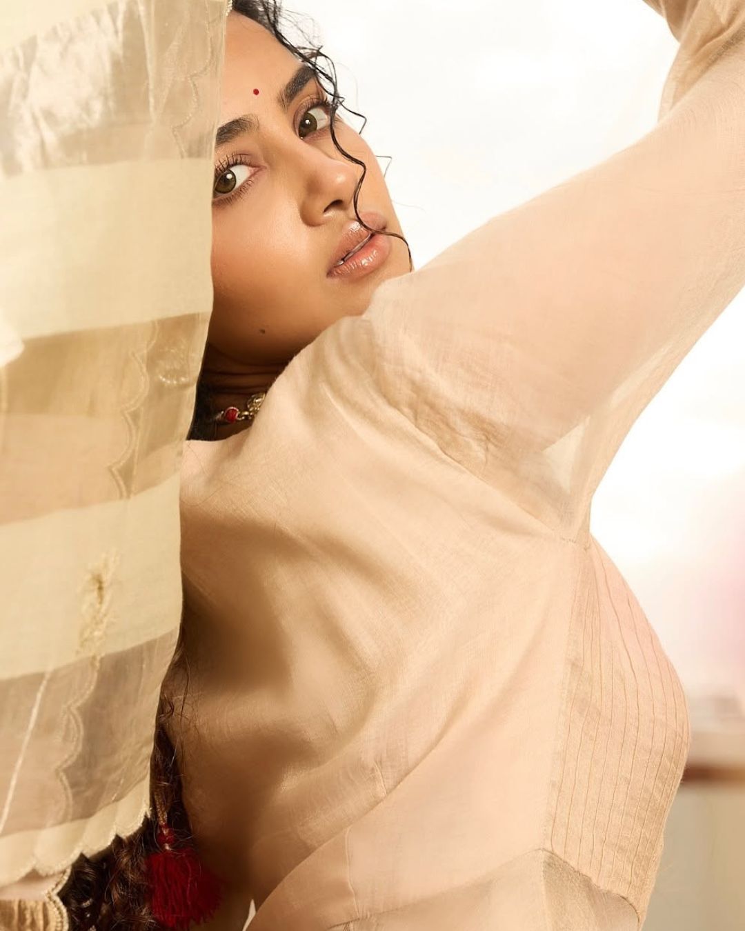 Anupama ParameswRan : చూపులతోనే చంపేస్తున్న లిల్లి.. ఎంత క్యూట్ గా ఉందో..