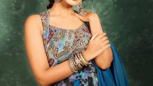 Anupama Parameswaran: అనుపమ స్టన్నింగ్‌ లుక్స్‌.. చూస్తే మతిపోవాల్సిందే!