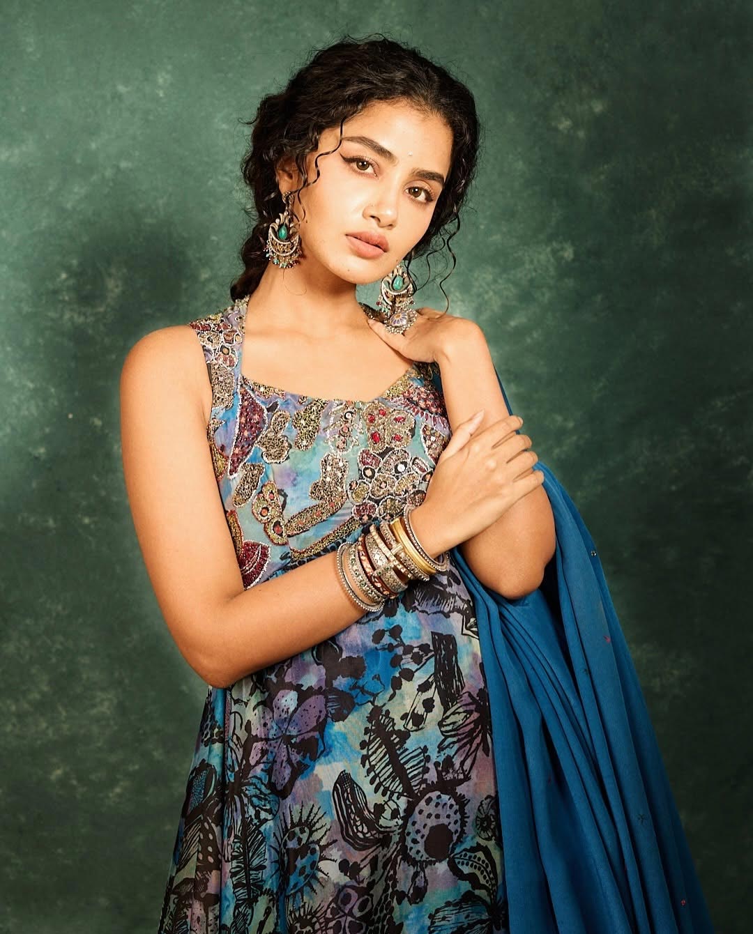 Anupama Parameswaran: అనుపమ స్టన్నింగ్‌ లుక్స్‌.. చూస్తే మతిపోవాల్సిందే!
