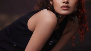 Anupama ParameswRan : చూపులతోనే చంపేస్తున్న లిల్లి.. సో క్యూట్ అంతే..!