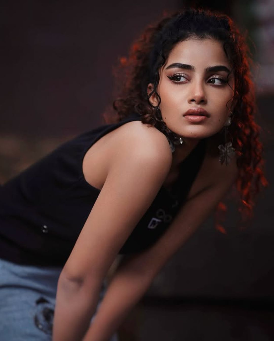 Anupama ParameswRan : చూపులతోనే చంపేస్తున్న లిల్లి.. సో క్యూట్ అంతే..!