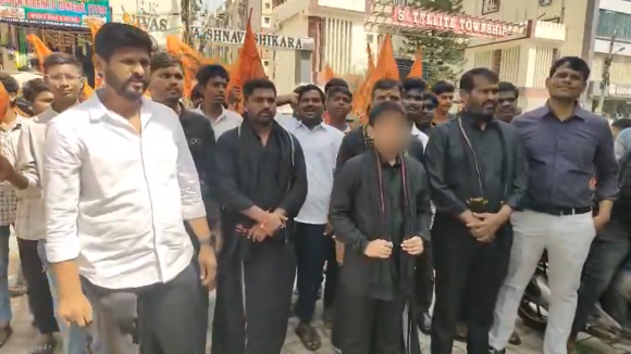 Hyderabad: అయ్యప్ప మాల ధరించిన విద్యార్థి.. క్లాస్ రూంలోకి అనుమతించని స్కూల్ యాజమాన్యం