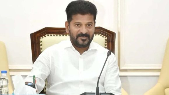 CM Revanth Reddy:మొంథా తుపానుపై అధికారులను అప్రమత్తం చేసిన సీఎం రేవంత్ రెడ్డి CM Revanth Reddy:మొంథా తుపానుపై అధికారులను అప్రమత్తం చేసిన సీఎం రేవంత్ రెడ్డి