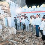 Kadapa: కూలిన బ్రహ్మంగారి నివాసం.. పూర్వపు శైలిలోనే పునర్నిర్మించాలని కలెక్టర్ ఆదేశం