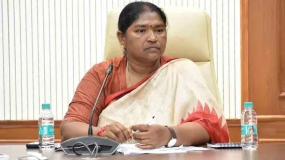 Cyclone Montha: ఆ జిల్లాలపై మొంథా తుఫాను ఎఫెక్ట్.. అధికారులకు మంత్రి సీతక్క కీలక ఆదేశాలు Cyclone Montha: ఆ జిల్లాలపై మొంథా తుఫాను ఎఫెక్ట్.. అధికారులకు మంత్రి సీతక్క కీలక ఆదేశాలు