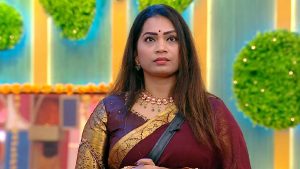 Divvela Madhuri: సింగిల్ నామినేషన్ లేదు… మాధురి నోరు అంటే అంత భయమా ?