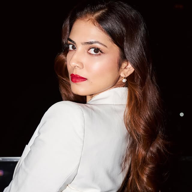 Malavika Mohanan Photo Gallery