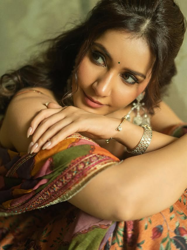 Raashii Khanna Photo Gallery