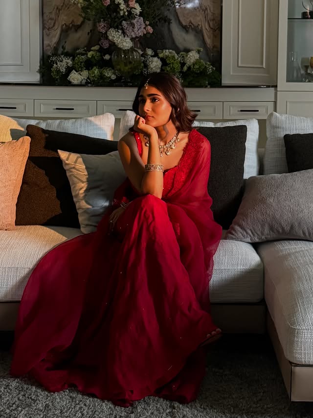 Shalini Pandey photo Gallery