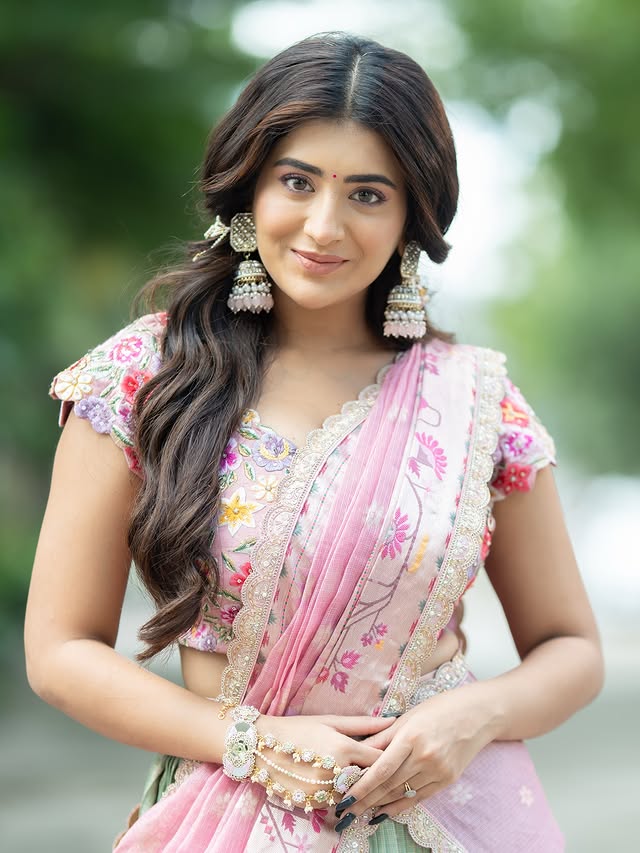 Rashi Singh photo Gallery