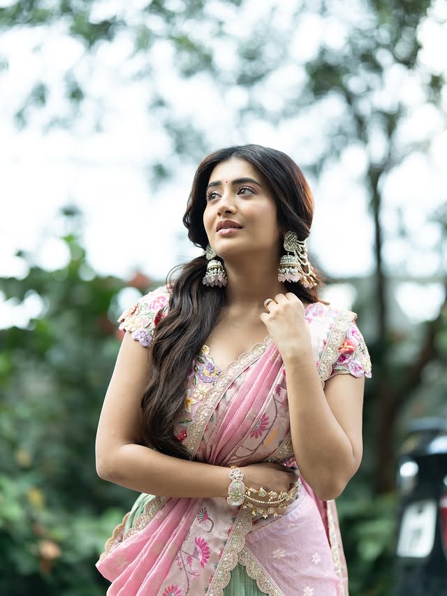 Rashi Singh photo Gallery