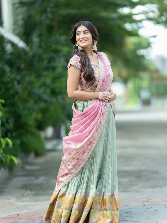Rashi Singh photo Gallery