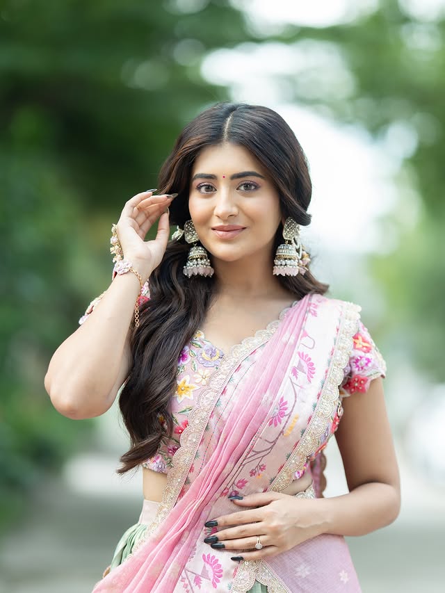 Rashi Singh photo Gallery