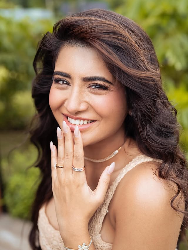 Rashi Singh photo Gallery
