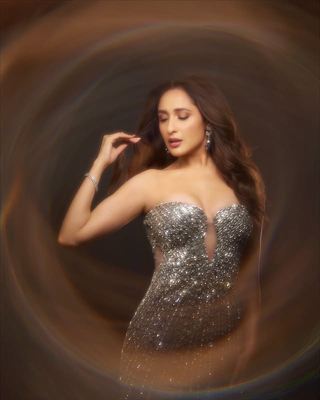 Pragya Jaiswal Photo Gallery