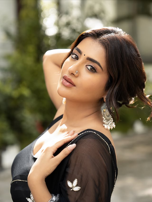 Rashi Singh photo Gallery