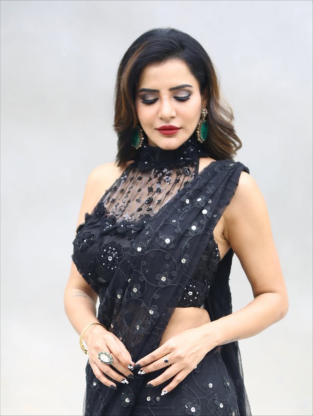Ashu Reddy Photo Gallery