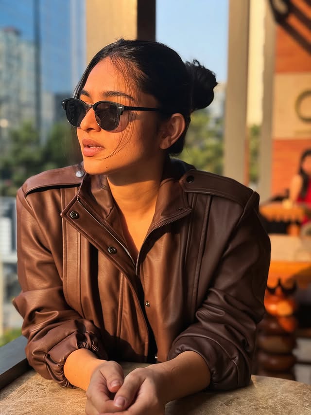 Kayadu lohar shared her latest cute pics