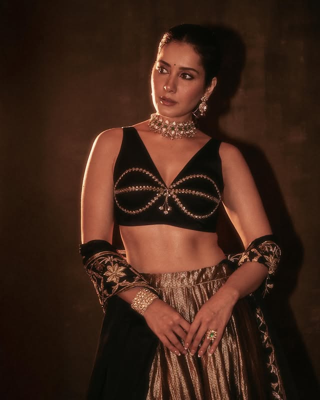Raashii Khanna Photo Gallery