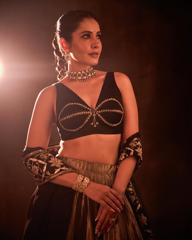 Raashii Khanna Photo Gallery