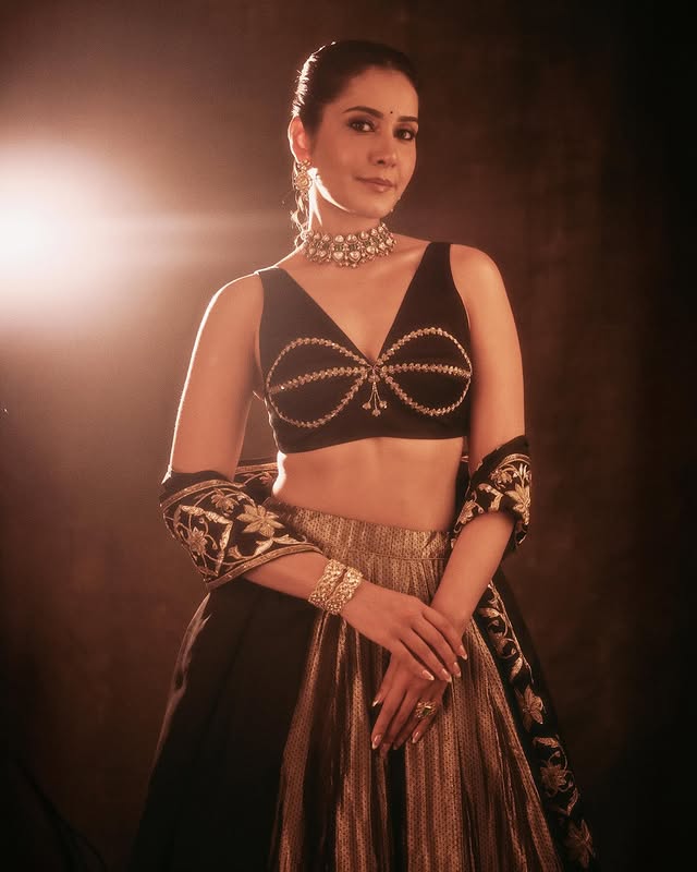 Raashii Khanna Photo Gallery