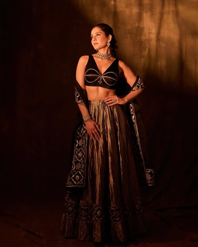 Raashii Khanna Photo Gallery