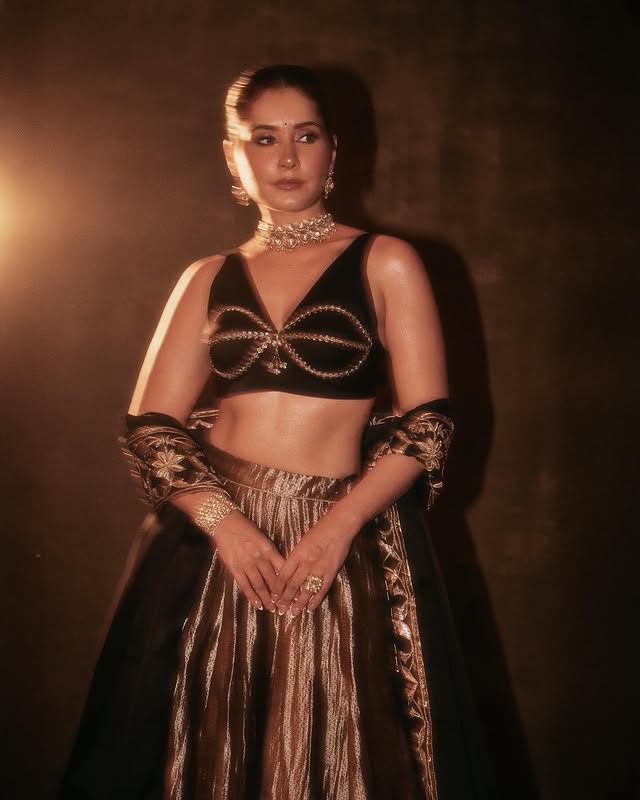 Raashii Khanna Photo Gallery